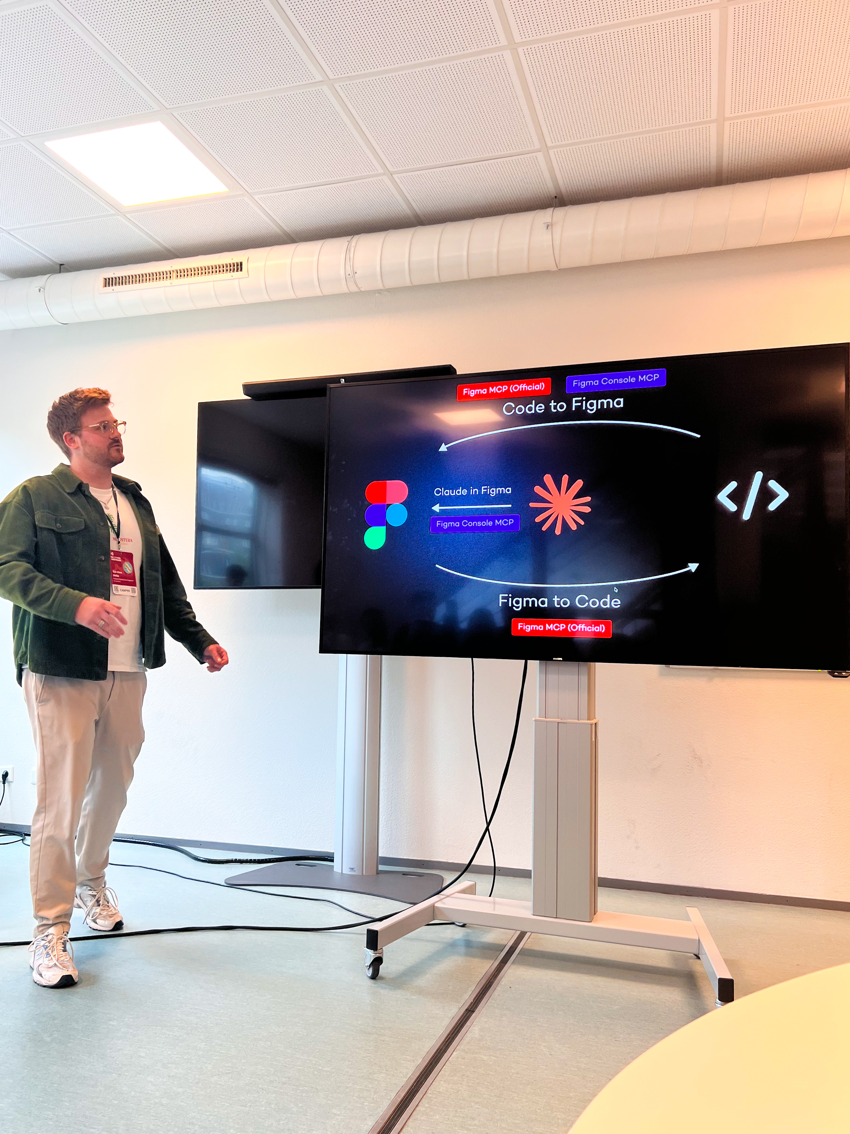 People sharing practical experiences and workflows in discussion.